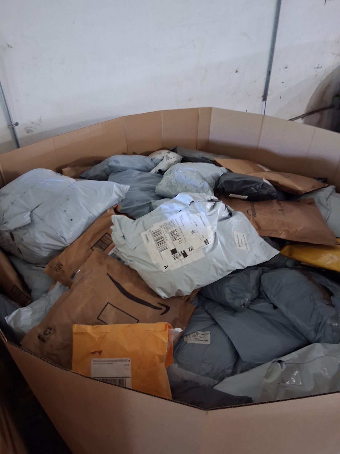 Return Mail Mixed Item Mystery package Pallets